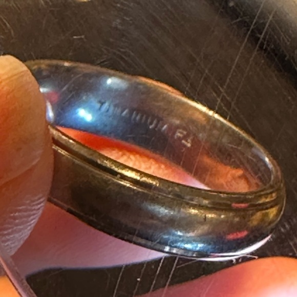 Men’s size 11.5 silver titanium wedding band, and/or everyday ring. 25mm. EUC - Picture 4 of 7